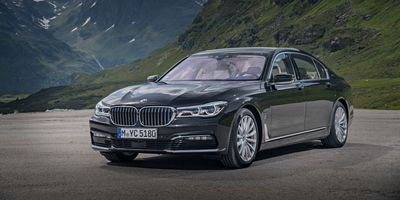 Подключаемый гибрид BMW 740e iPerformance 2016 модельного года