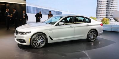 Гибридный седан BMW 530e iPerformance