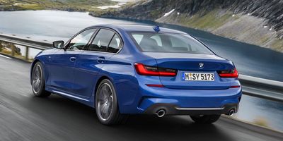 BMW 3, вид сзади