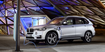 Серийная версия гибридного кроссовера BMW X5 xDrive40e