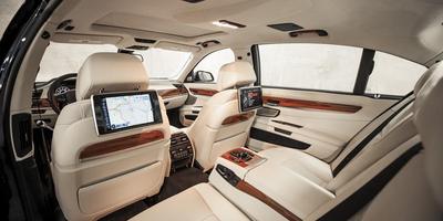 Задний ряд сидений BMW 760Li исключительно комфортен