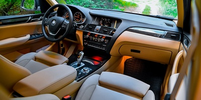 Бежевая отделка интерьера BMW X3 2015