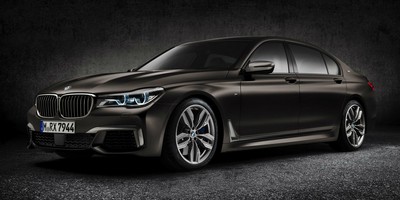 BMW M760Li xDrive уже в автосалонах