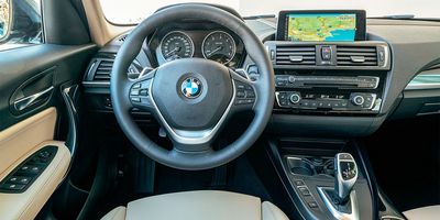 Салон BMW 1 2015 в основном остался прежним
