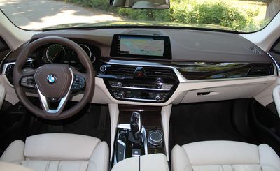 Передний ряд BMW 530d xDrive