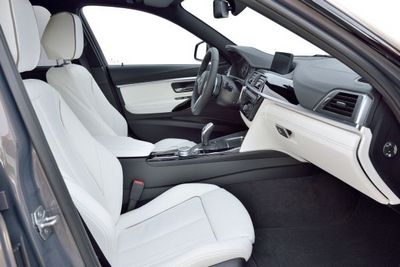 Доступны новые материалы отделки салона BMW 3